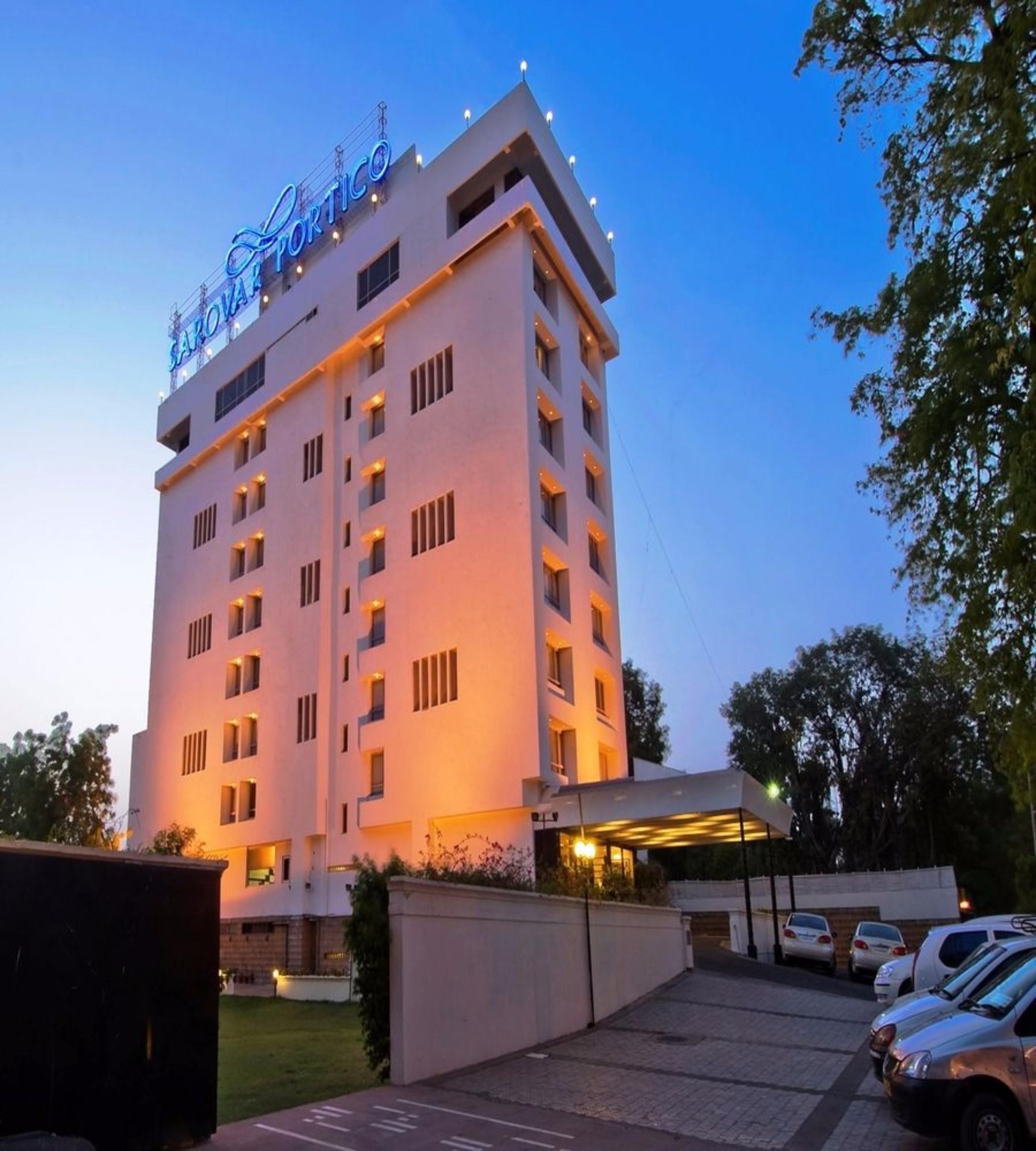 Sarovar Portico Rivera Ахмедабад Екстериор снимка